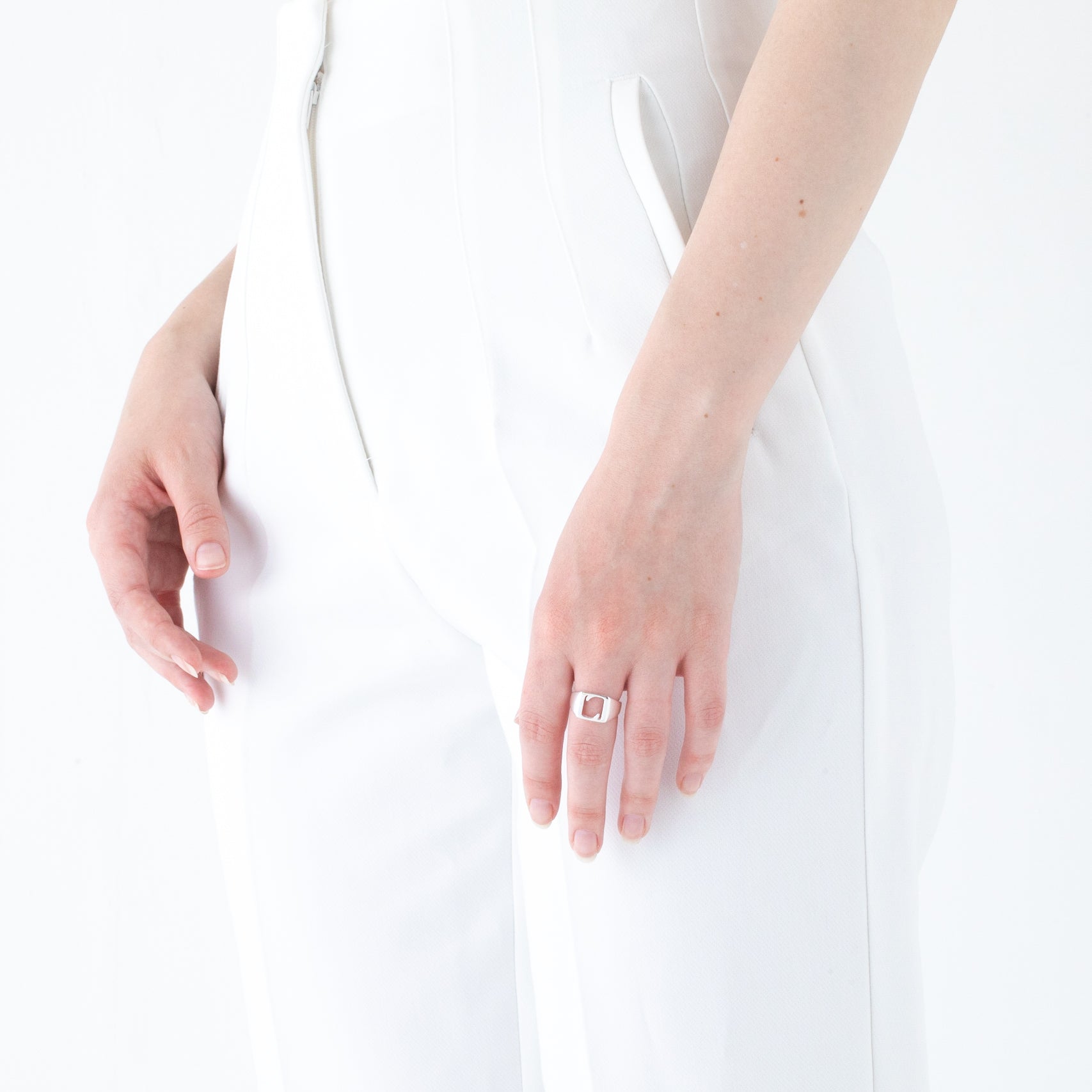 SQUARED L SIGNET RING