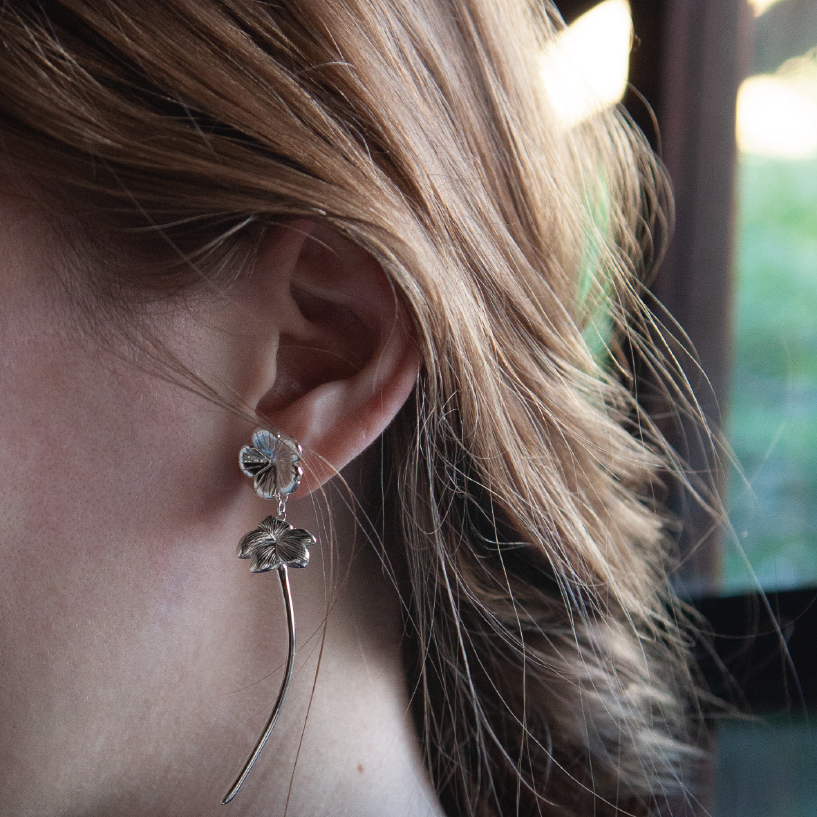 LONG FLOWER EARRINGS PLATINUM