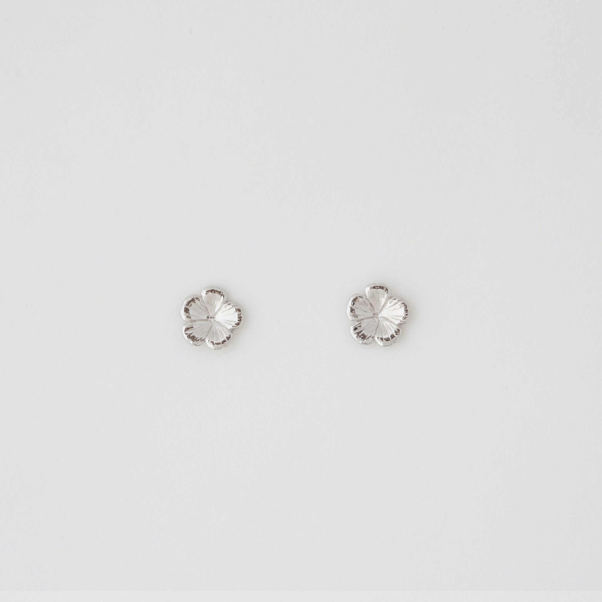 FLOWER EARRINGS PLATINUM