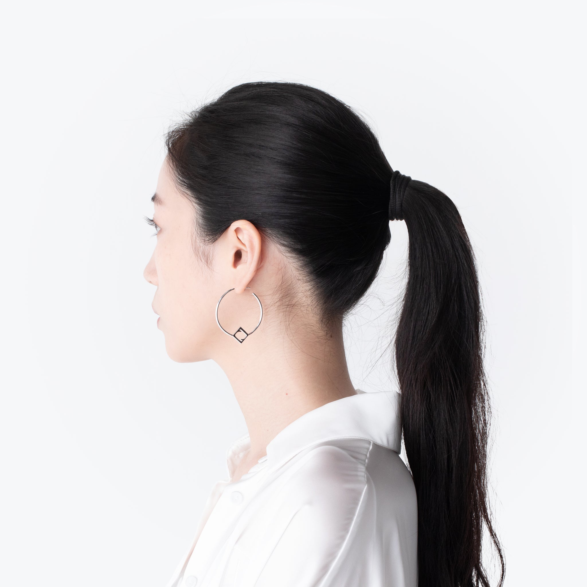 SQUARED L HOOP EARRINGS (フープピアス)